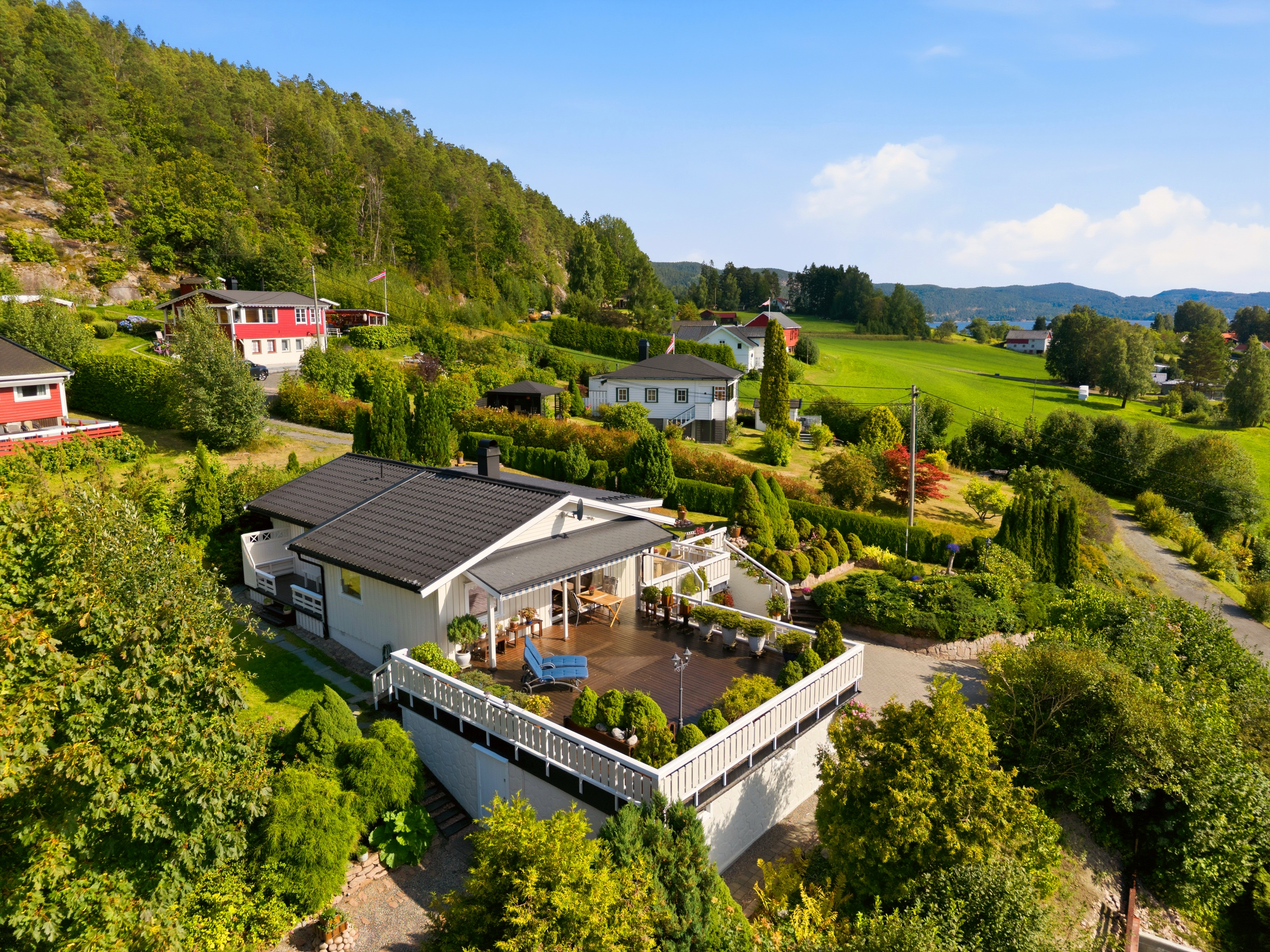830242948134369