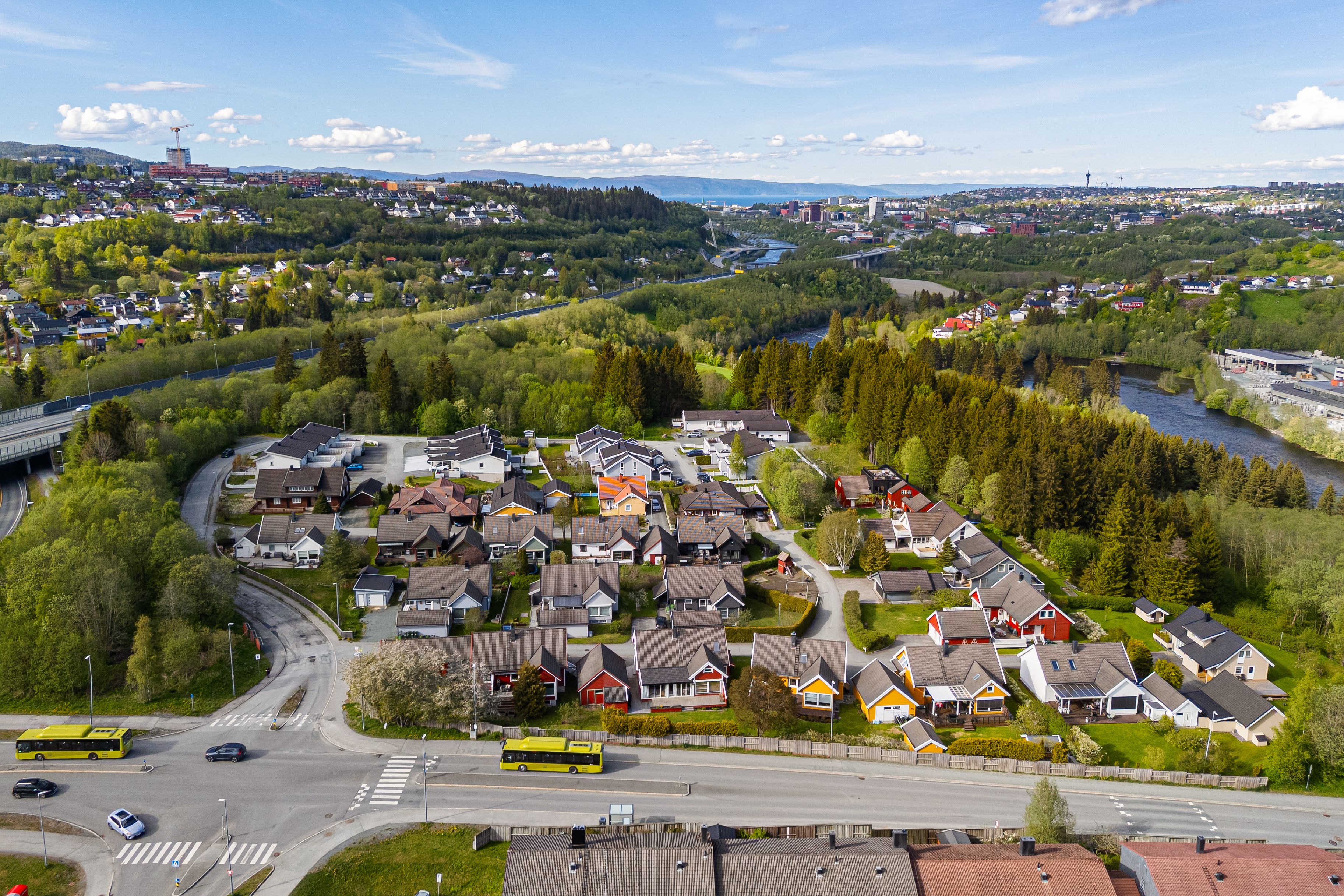 725789343488123