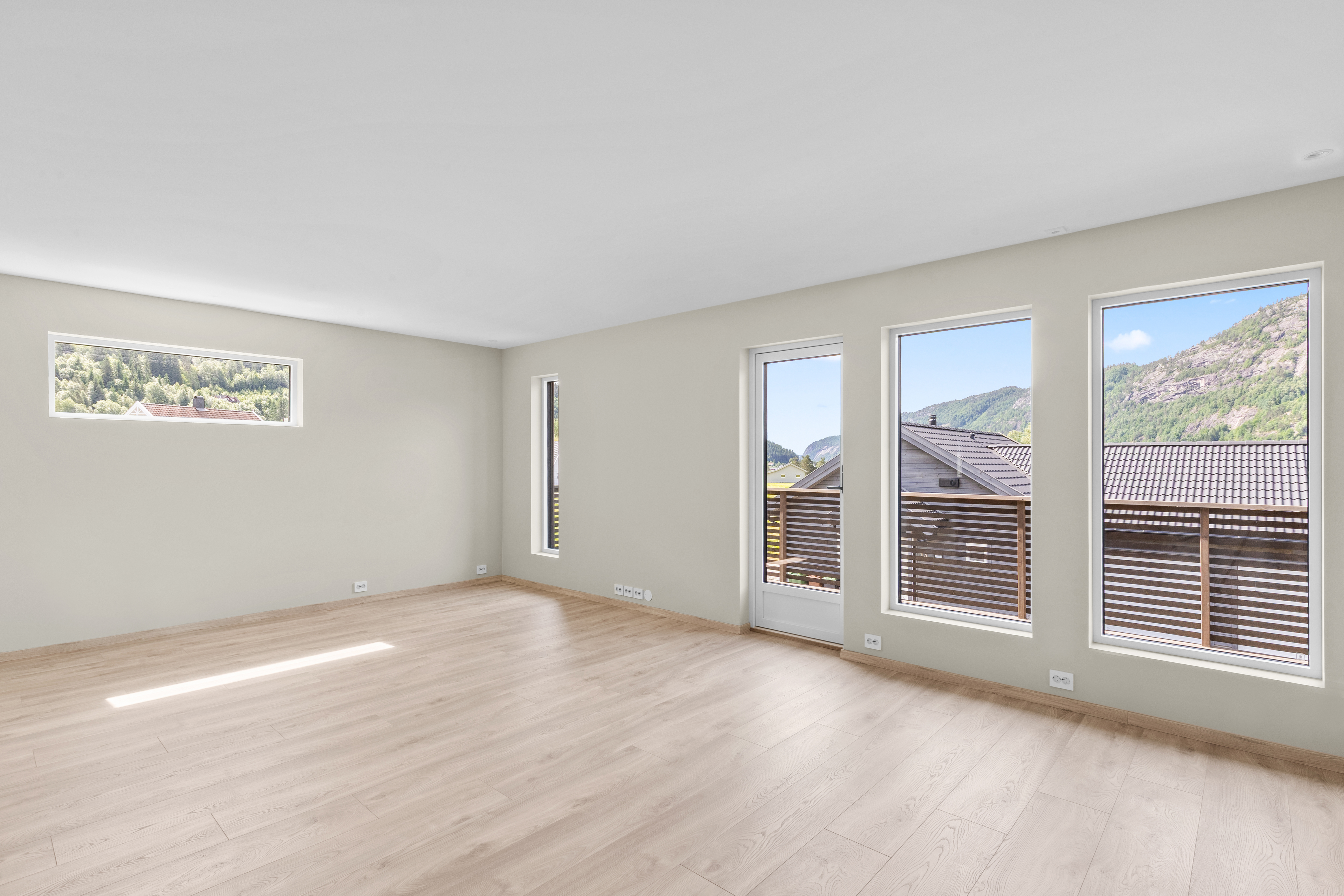 604843064430328