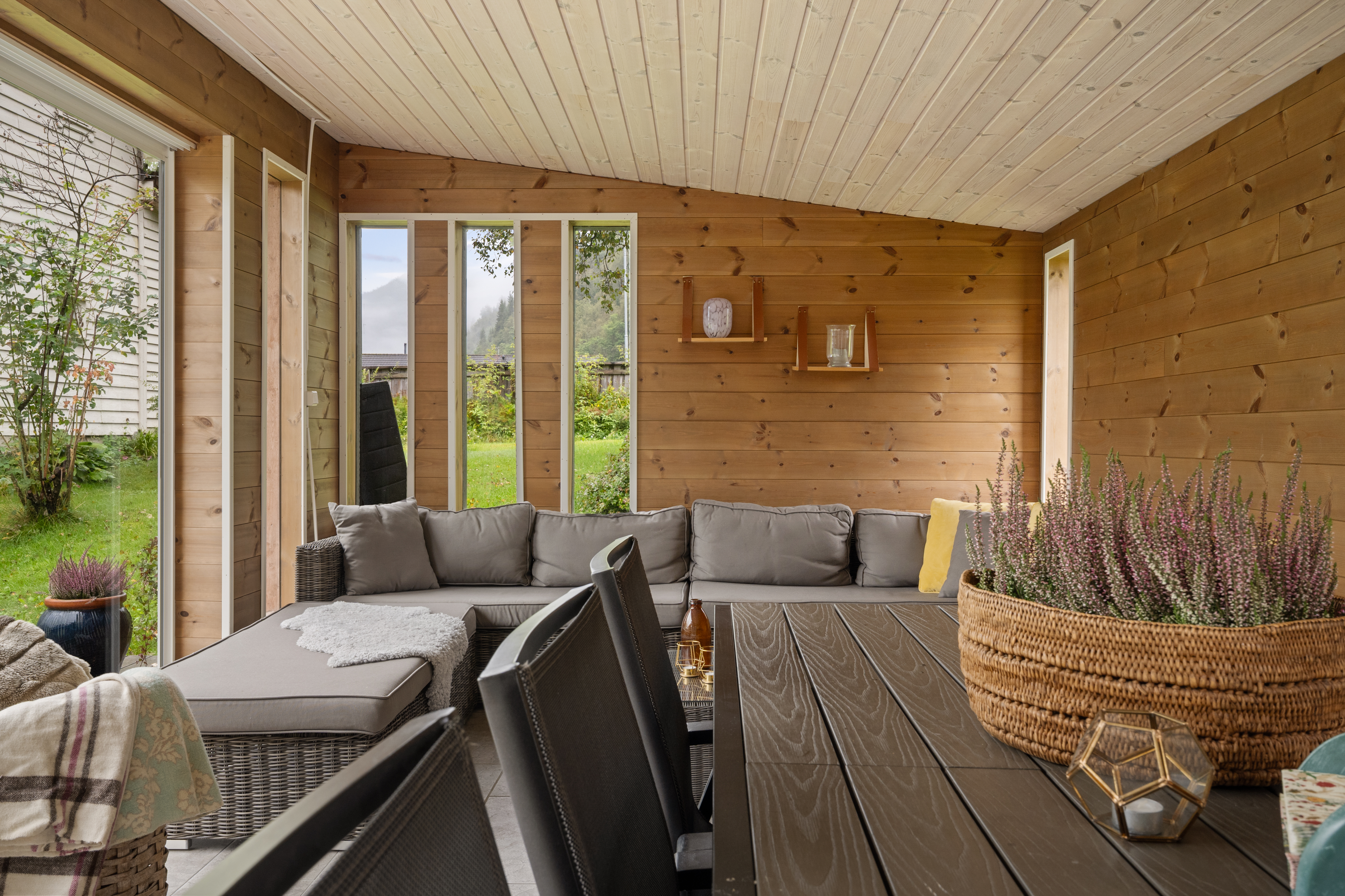 626833296989367