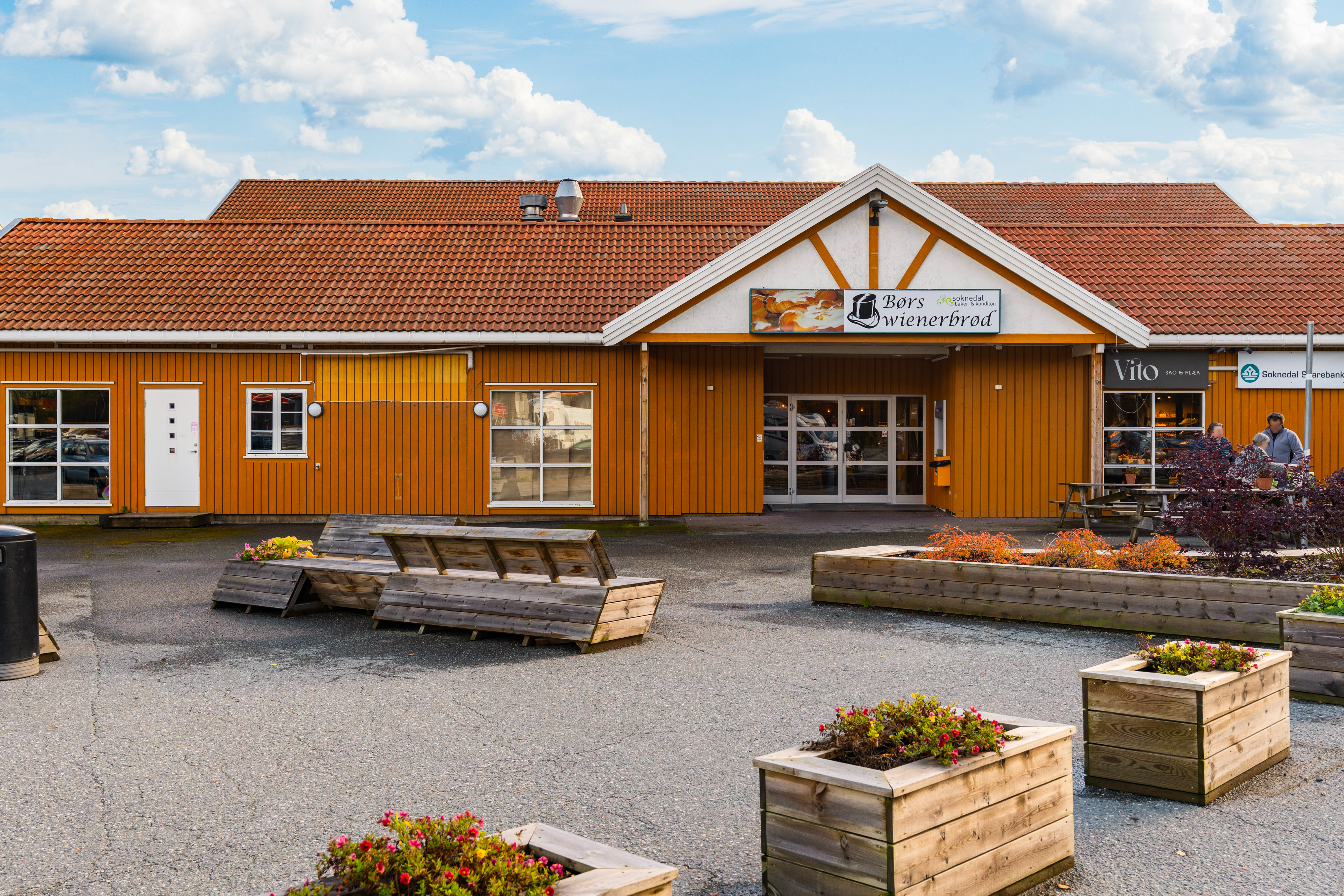 725789343489919
