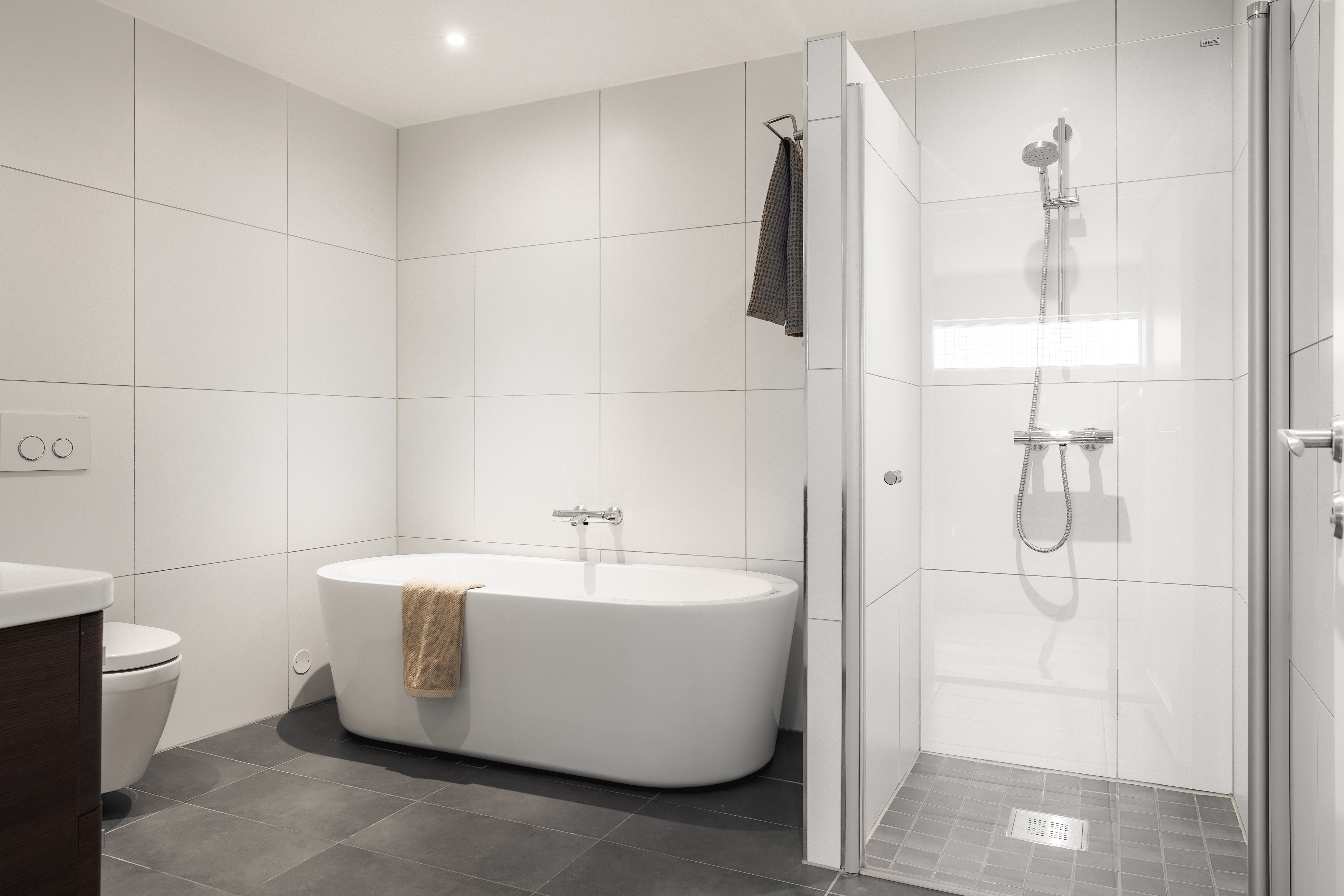 615838180708558