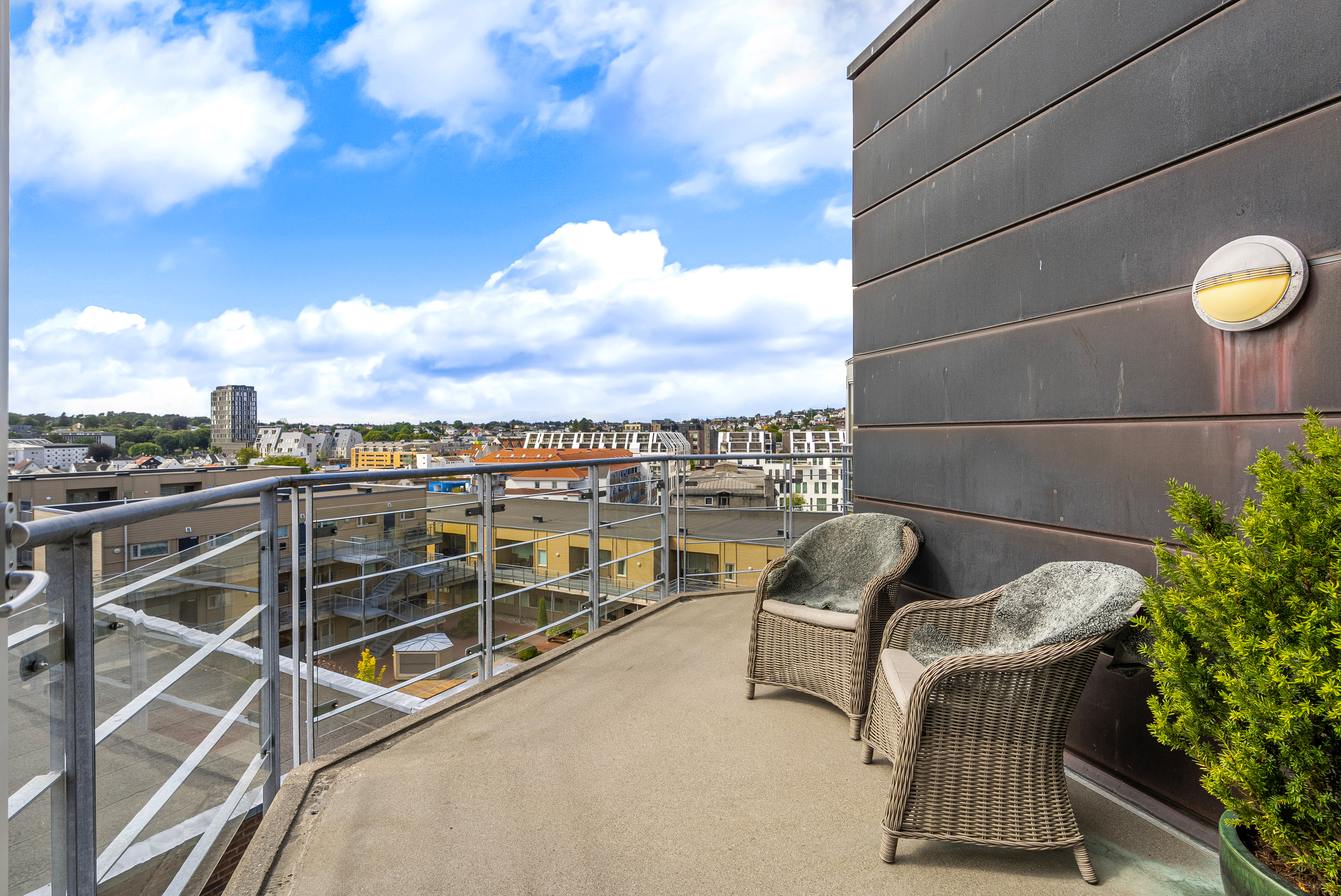 604843064430860
