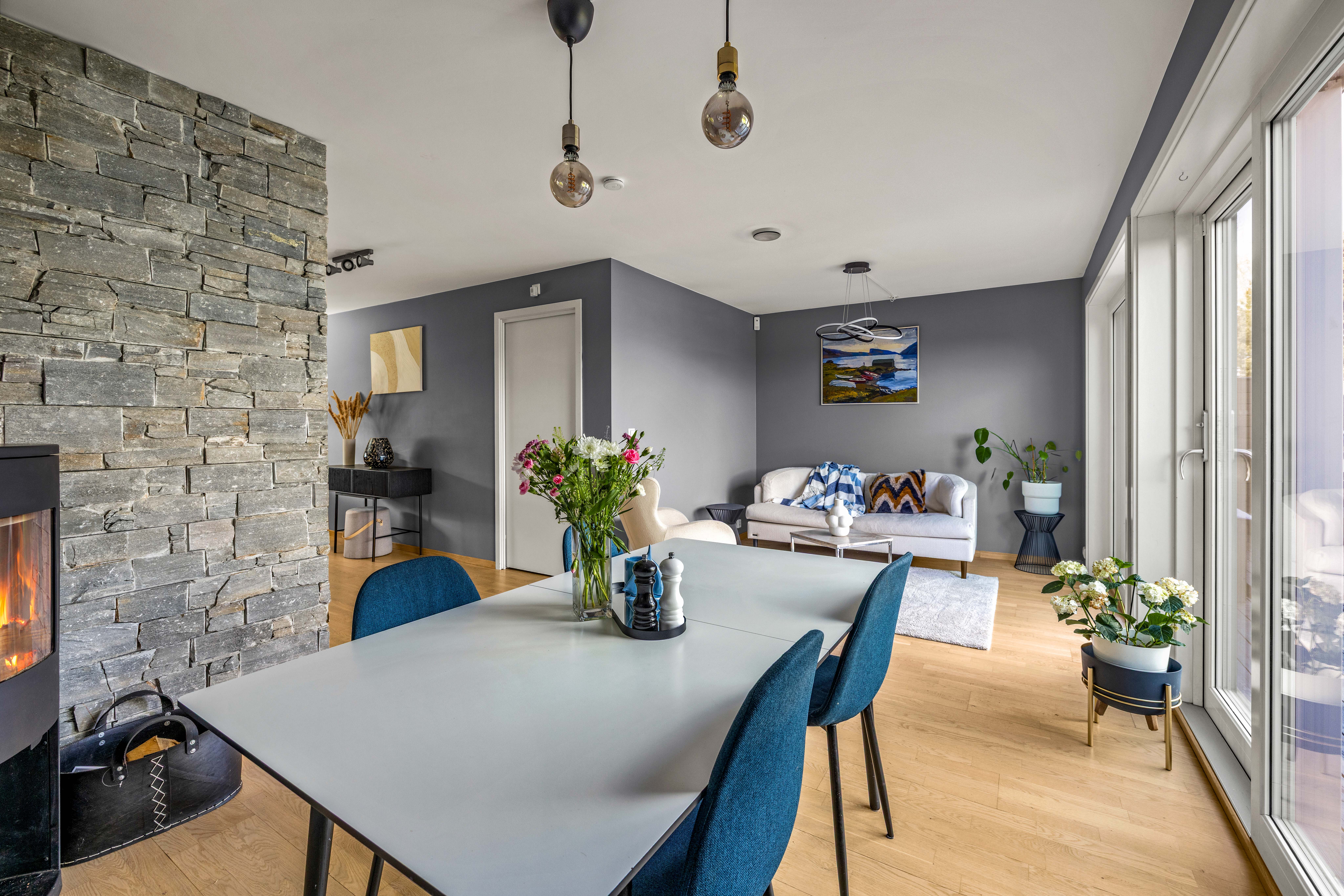 830242948128356