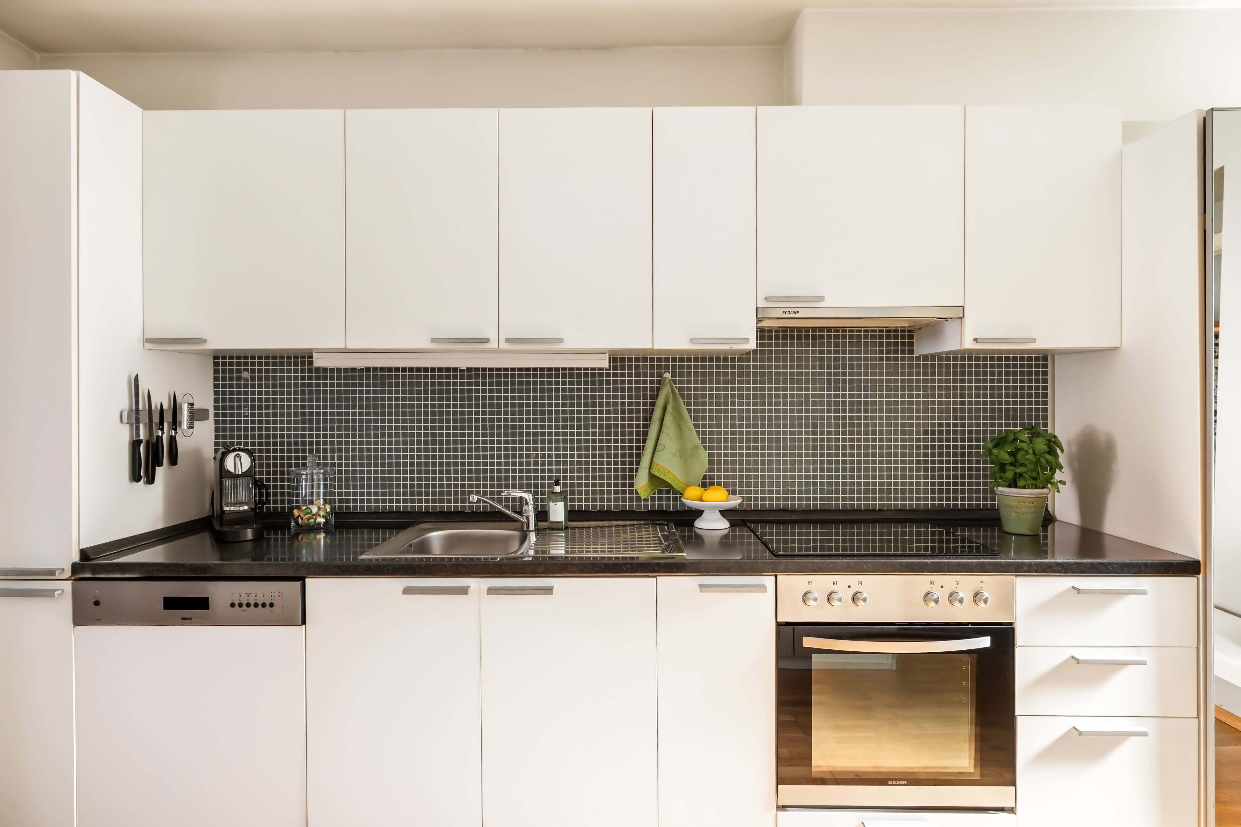 615838180710538