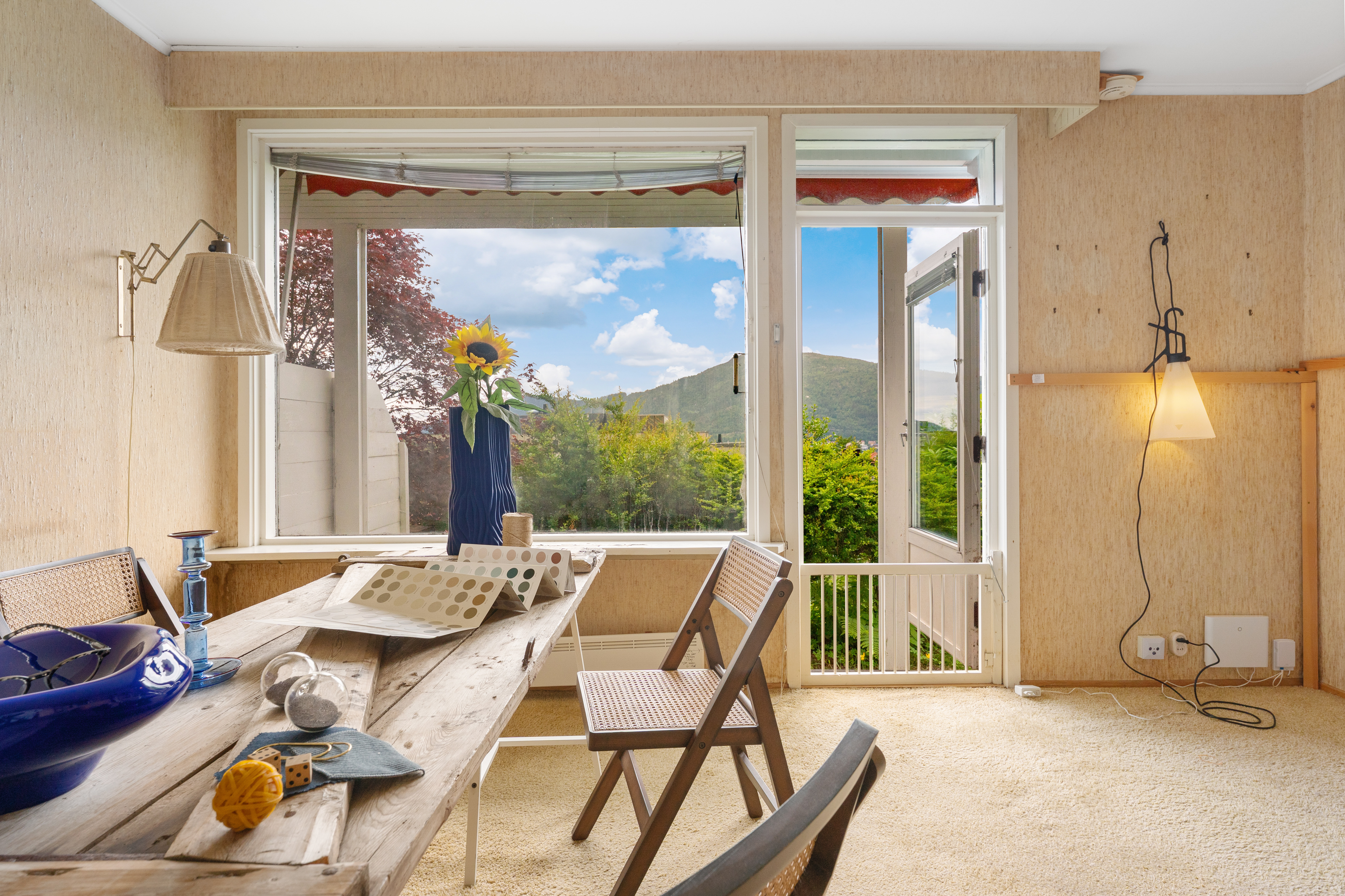 615838180710785