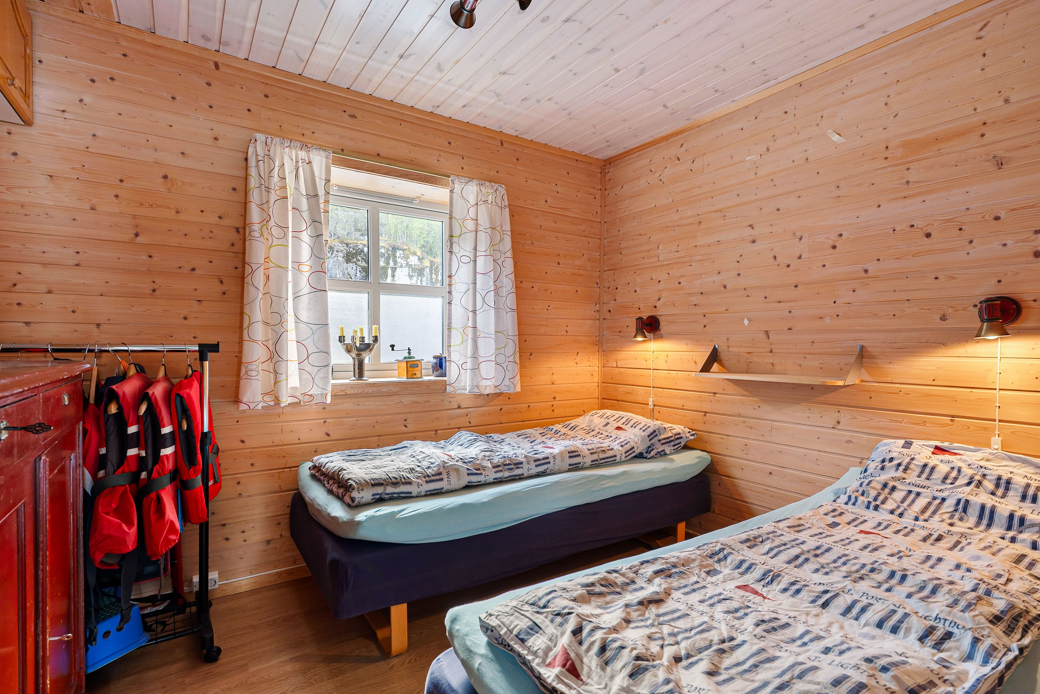 725789343485795