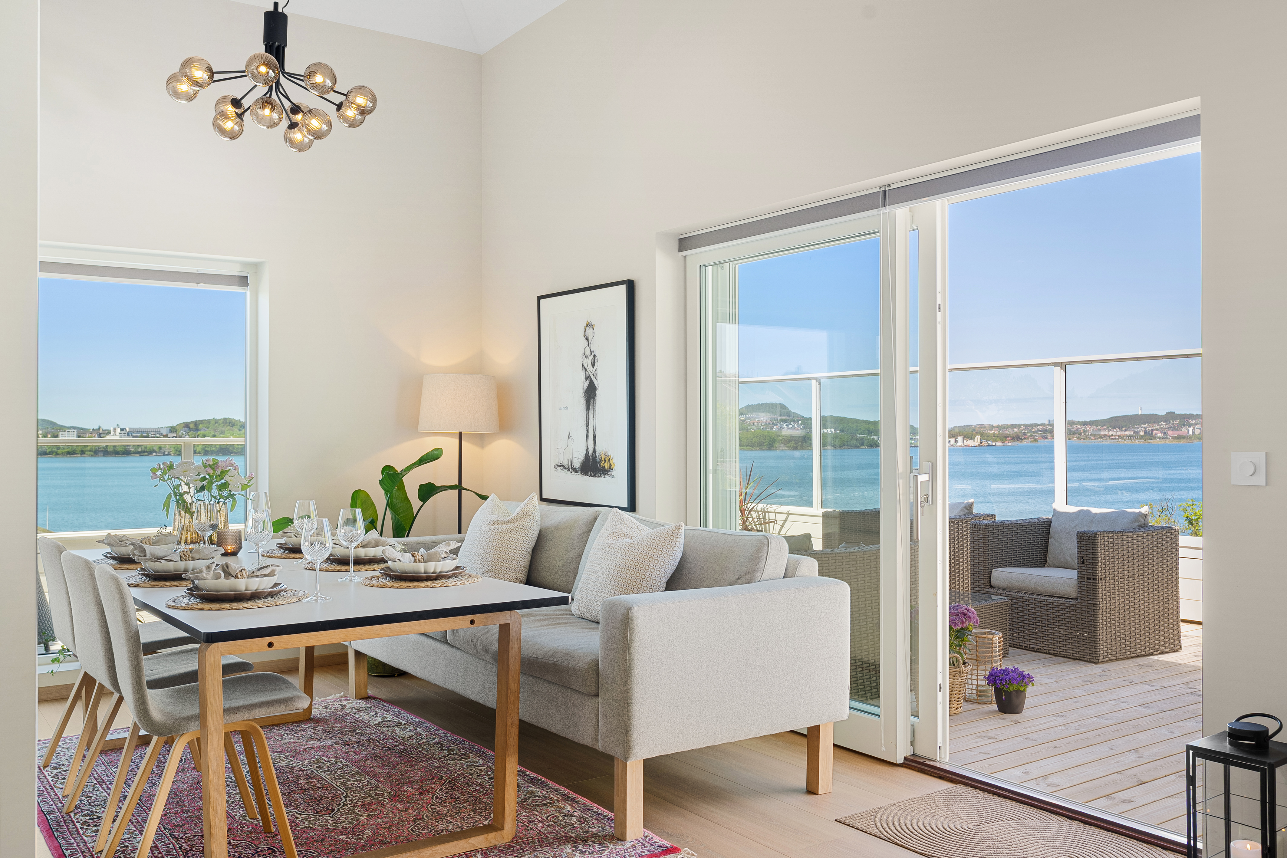 604843064429572