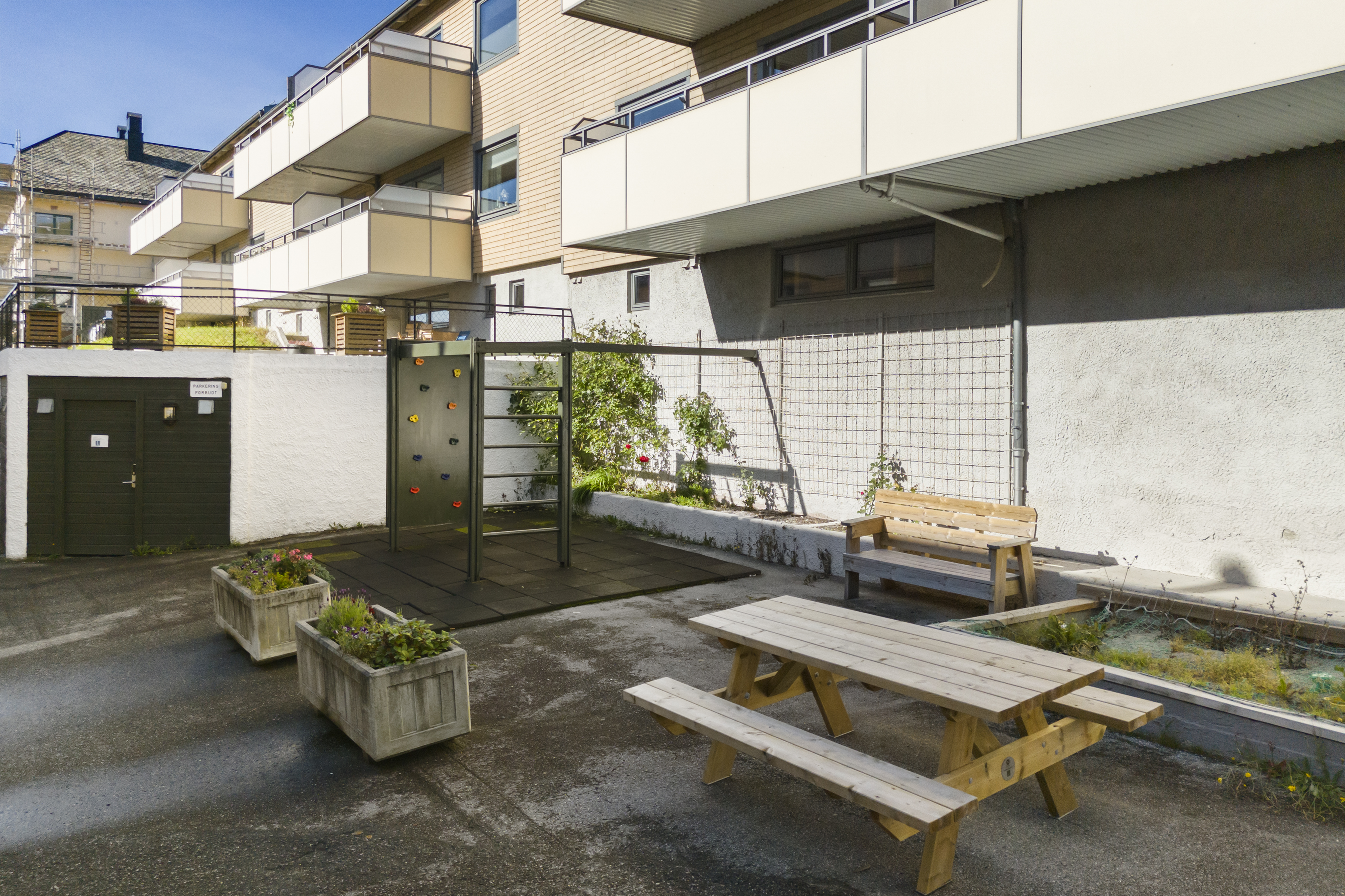 769769808600370