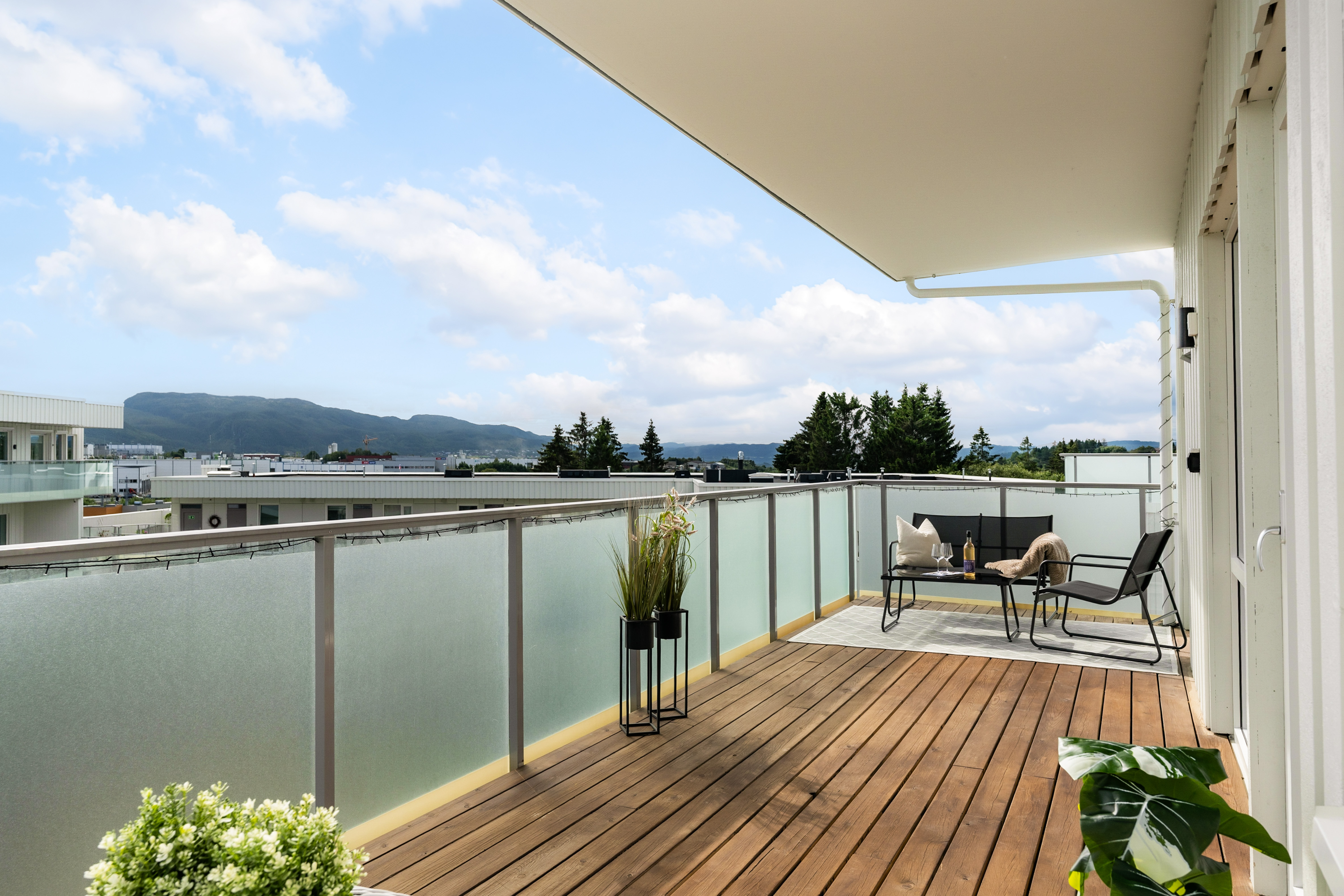 725789343488438